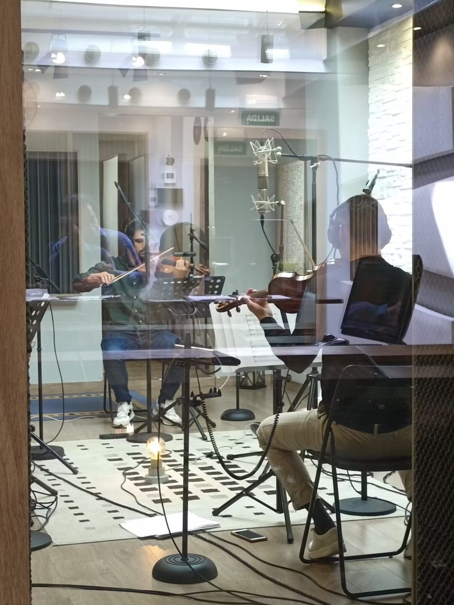 Postproducción de audio para documental profesional en Córdoba.